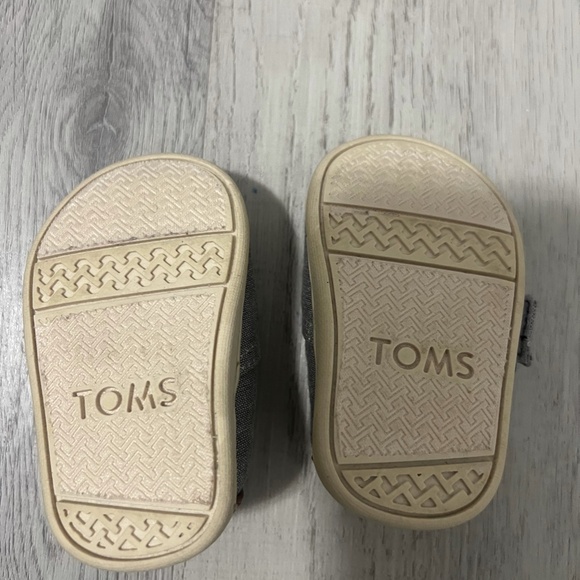 Toms Baby Shoes - Picture 2 of 3